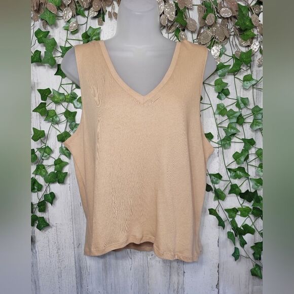 NWOT Chaser V-Neck Tank - Picture 2 of 9